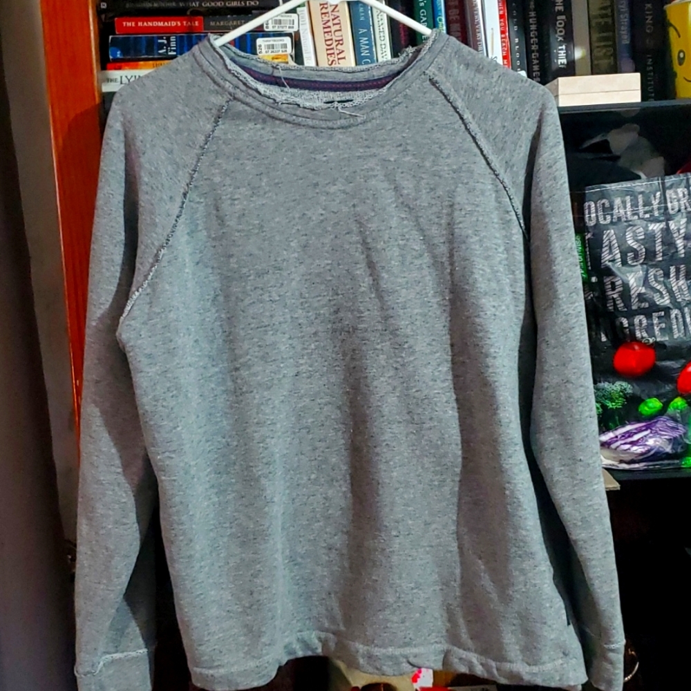 Adam Levine gray sweatshirt